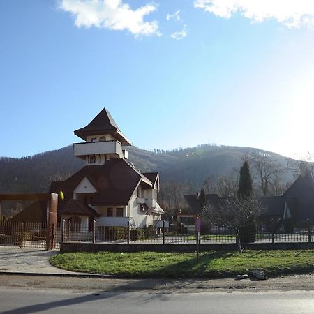 Castelul De Smarald Bed & Breakfast Pangaracior Екстериор снимка
