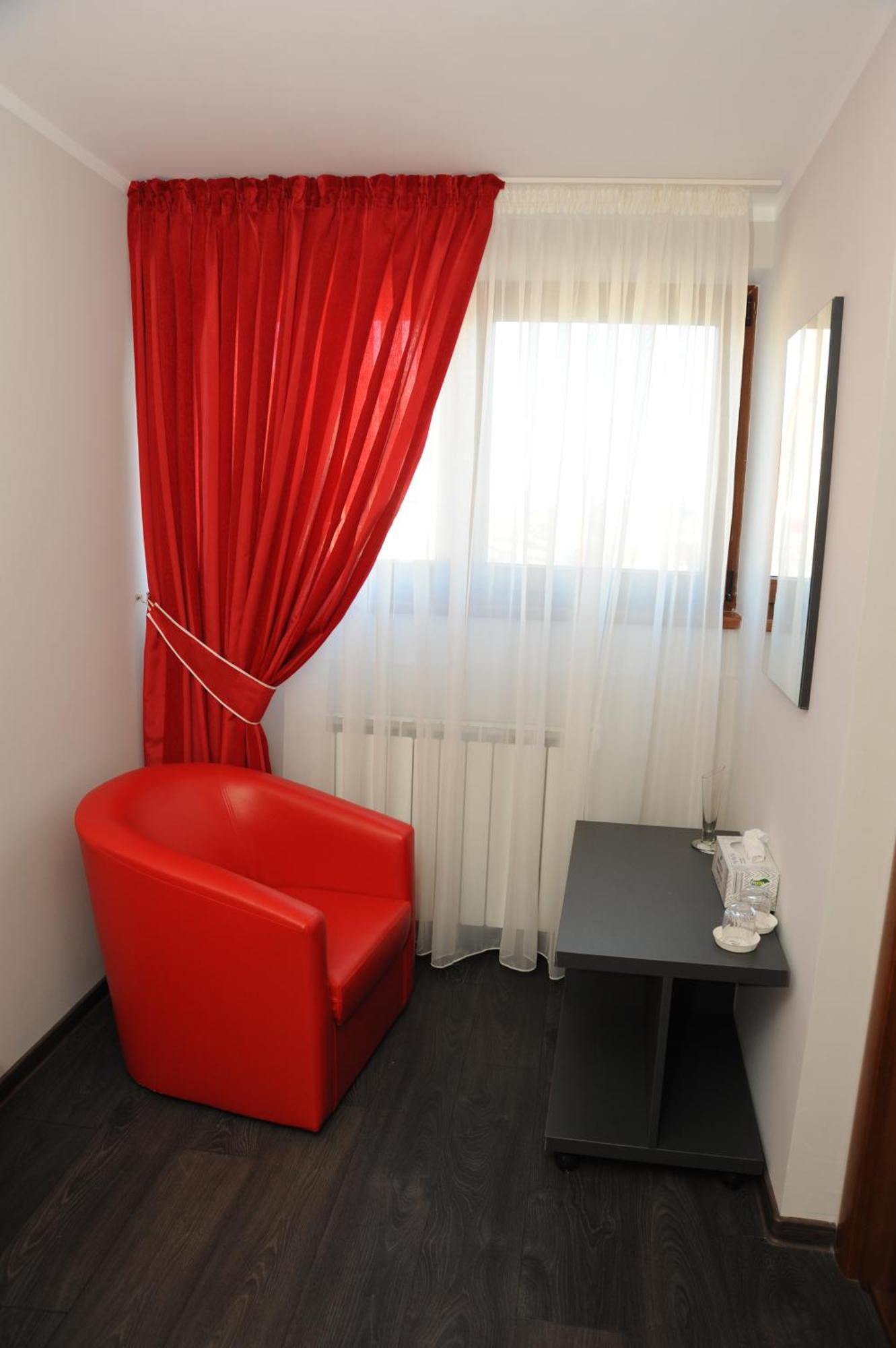 Castelul De Smarald Bed & Breakfast Pangaracior Екстериор снимка