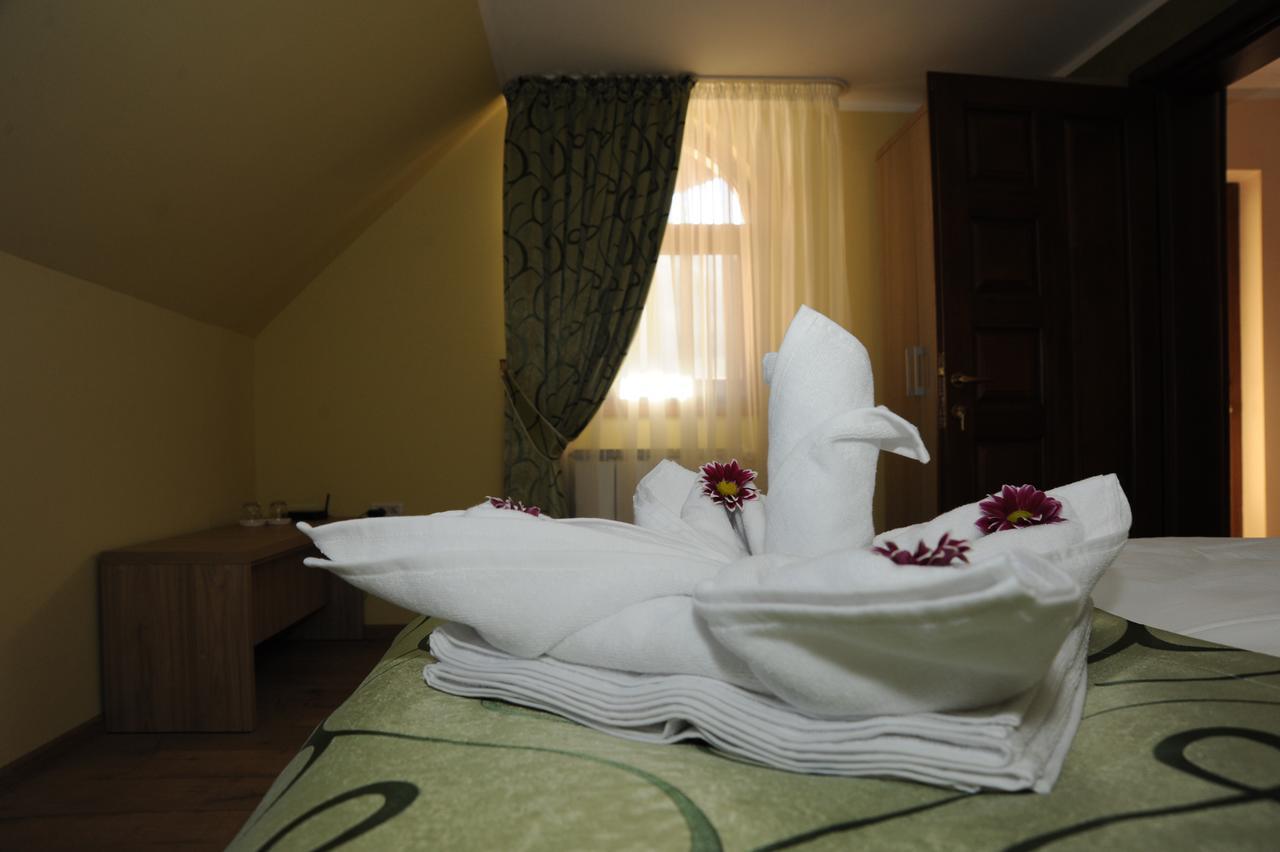 Castelul De Smarald Bed & Breakfast Pangaracior Екстериор снимка