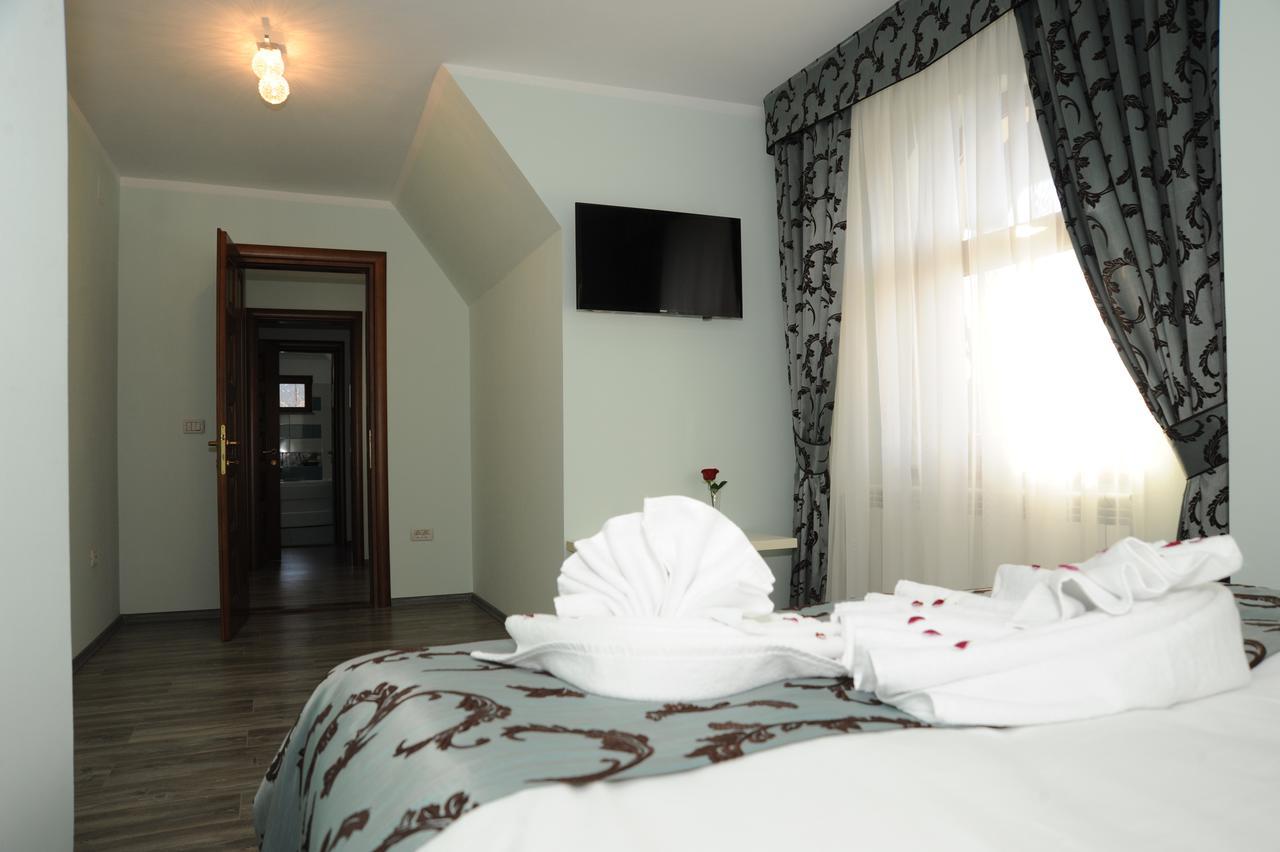 Castelul De Smarald Bed & Breakfast Pangaracior Екстериор снимка